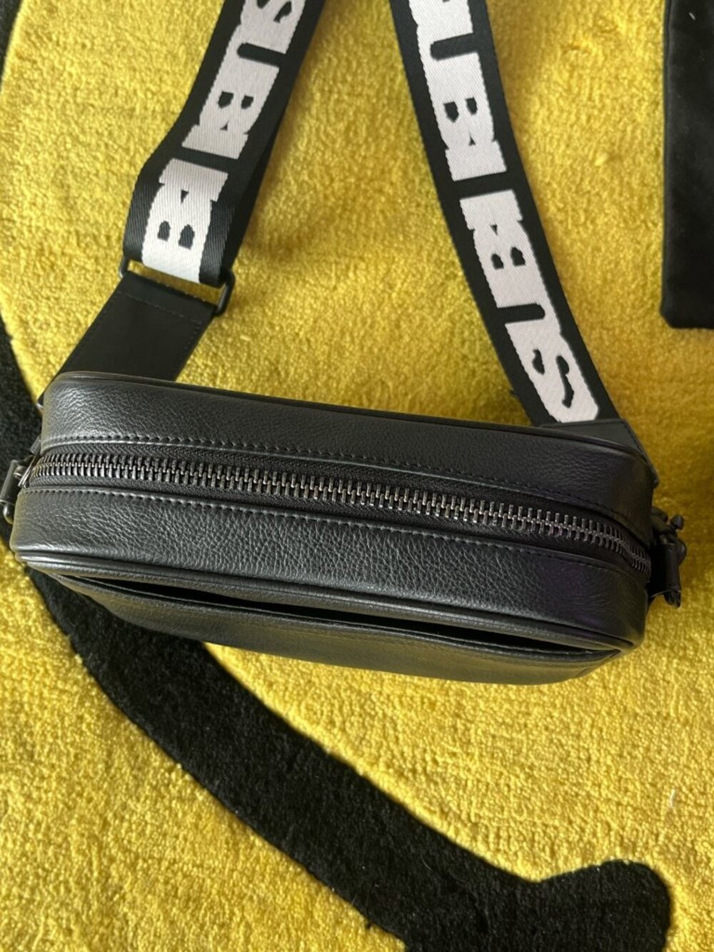 KSUBI Crossbody Camera Bag in Black - Picture 4 of 6